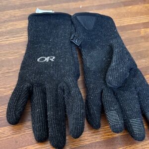 Ooidoor research. Wool gloves